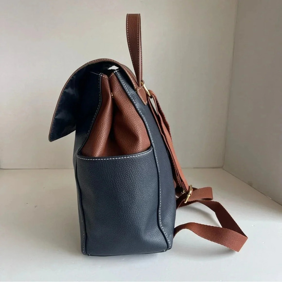 Tommy Hilfiger Beth II Flap Backpack Saffiano PVC Tan / Navy blue  One Size - Picture 2 of 15